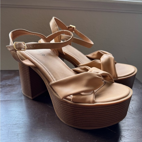 Torrid Tan Platform Sandels with Chunky Heel - Picture 1 of 8